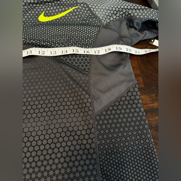 Nike Pro Hyperwarm Men’s Fitted Hexodrome Long-Sleeve Front Swoosh Top Sz M - Picture 11 of 11